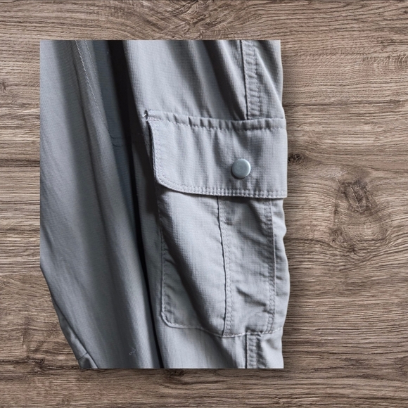 Columbia Womans Gray Cargo Pants with Relaxed Fit Size 12 - Picture 3 of 6